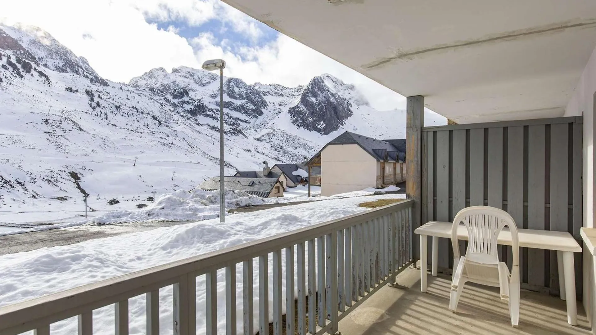 Charmant T2 Avec Terrasse, Parking, Piscine Couverte Et Salle De Fitness - Fr-1-404-312 Bagnères-de-Bigorre 0*,